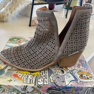 Nwt Jeffrey Campbell Ankle Boots size 8.5